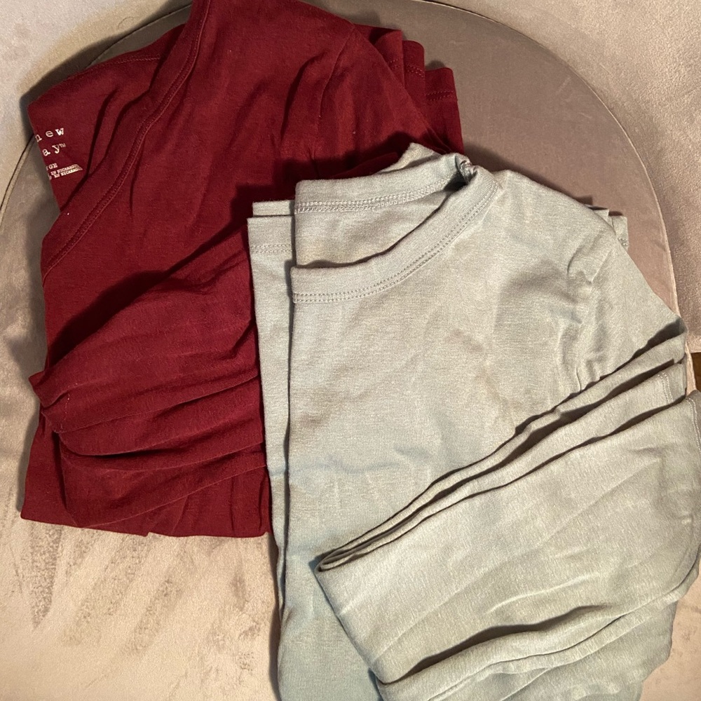 2 long sleeve women’s t shirts
